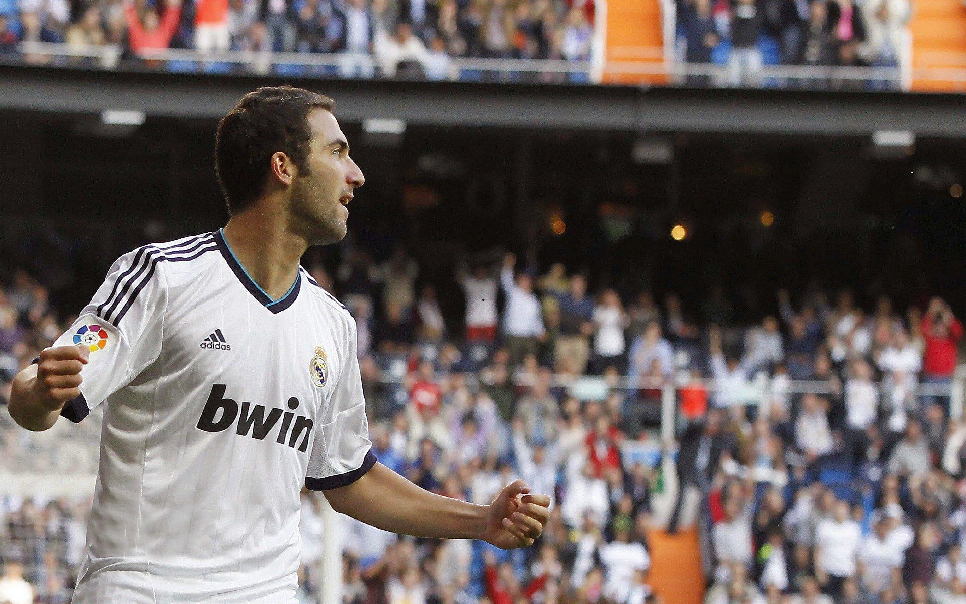 菲尼克斯太阳队休赛期再掀波澜，美记曝球队计划交易格雷森·阿伦，彻底重构阵容